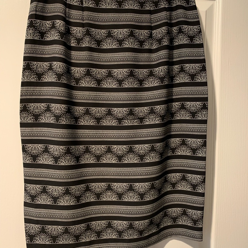 ANN TAYLOR PENCIL SKIRT SIZE 4 BLACK/WHITE NWT! - Picture 2 of 3